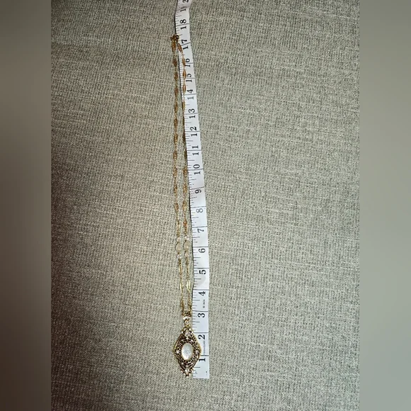 1928 Elegant Gold Filigree Necklace - Picture 3 of 4